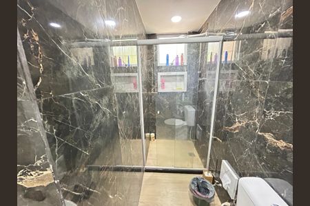 Apartamento à venda com 2m², 3 quartos e 1 vagaBanheiro