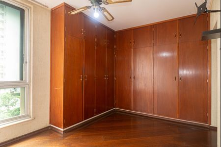 Apartamento à venda com 145m², 3 quartos e 2 vagas Apartamento à venda com 145m², 3 quartos e 2 vagasSuíte