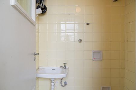 Apartamento à venda com 145m², 3 quartos e 2 vagas Apartamento à venda com 145m², 3 quartos e 2 vagasBanheiro de Serviço