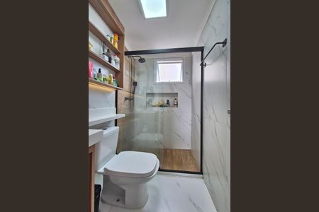 Apartamento à venda com 70m², 3 quartos e 2 vagas Apartamento à venda com 70m², 3 quartos e 2 vagasBanheiro da Suíte