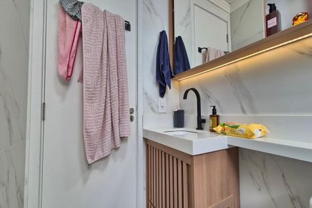 Apartamento à venda com 70m², 3 quartos e 2 vagas Apartamento à venda com 70m², 3 quartos e 2 vagasBanheiro da Suíte