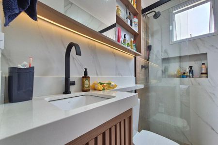 Apartamento à venda com 70m², 3 quartos e 2 vagas Apartamento à venda com 70m², 3 quartos e 2 vagasBanheiro da Suíte