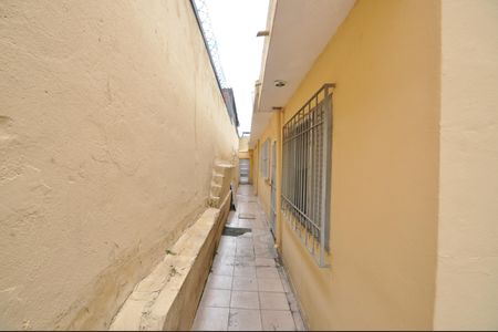 Casa à venda com 110m², 2 quartos e 1 vagaCorredor lateral