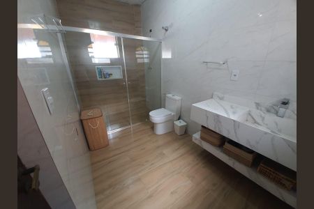 Casa à venda com 156m², 3 quartos e 2 vagasBanheiro