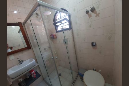 Casa à venda com 156m², 3 quartos e 2 vagasBanheiro