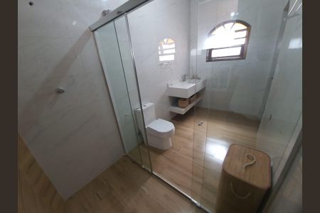 Casa à venda com 156m², 3 quartos e 2 vagasBanheiro