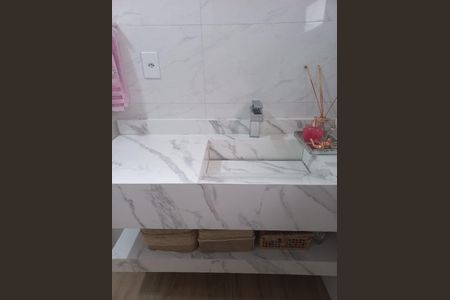 Casa à venda com 156m², 3 quartos e 2 vagasBanheiro