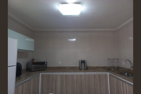 Casa à venda com 156m², 3 quartos e 2 vagasCozinha