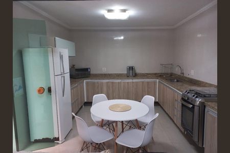 Casa à venda com 156m², 3 quartos e 2 vagasCozinha