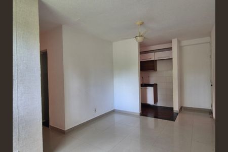 Sala  de apartamento à venda com 3 quartos, 53m² em Vargem Pequena, Rio de Janeiro