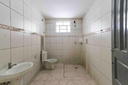 Banheiro de casa para alugar com 2 quartos, 75m² em Jardim Joao Xxiii, São Paulo