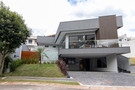 Casa de condomínio à venda com 271m², 4 quartos e 4 vagasFachada