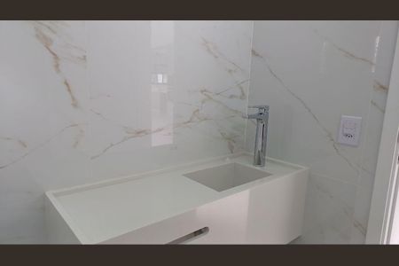 Casa de condomínio à venda com 271m², 4 quartos e 4 vagasLavabo