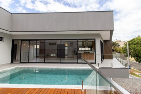 Casa de condomínio à venda com 271m², 4 quartos e 4 vagasÁrea externa