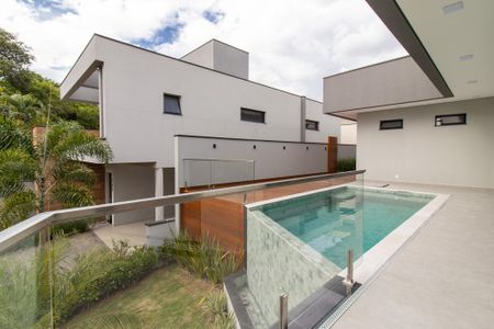 Casa de condomínio à venda com 271m², 4 quartos e 4 vagasVaranda