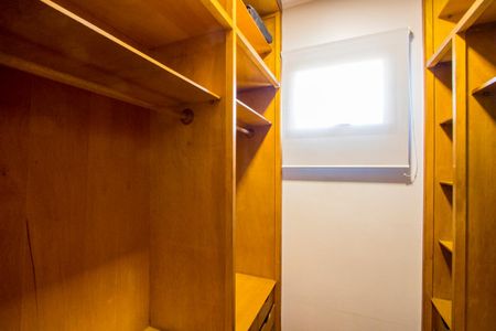 Apartamento à venda com 176m², 3 quartos e 3 vagasCloset do quarto 1