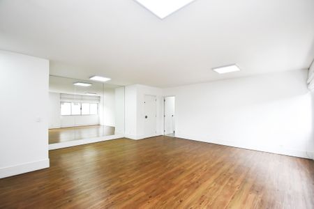 Apartamento à venda com 110m², 2 quartos e 1 vaga Apartamento à venda com 110m², 2 quartos e 1 vagaSala