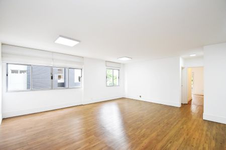 Apartamento à venda com 110m², 2 quartos e 1 vaga Apartamento à venda com 110m², 2 quartos e 1 vagaSala