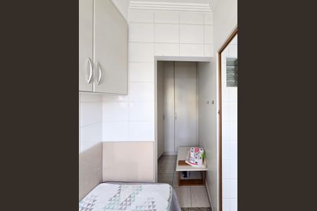 Apartamento à venda com 126m², 3 quartos e 2 vagas Apartamento à venda com 126m², 3 quartos e 2 vagasQuarto de Serviço