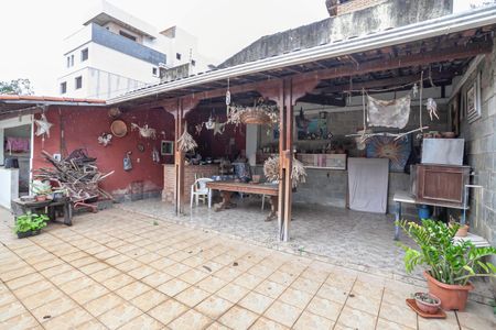 Casa à venda com 138m², 5 quartos e 2 vagasQuintal