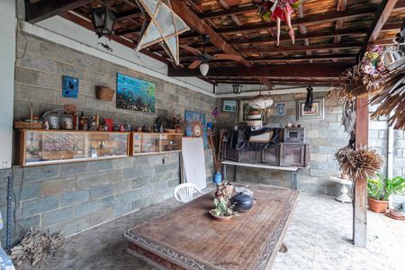 Casa à venda com 138m², 5 quartos e 2 vagasQuintal