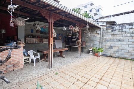 Casa à venda com 138m², 5 quartos e 2 vagasQuintal