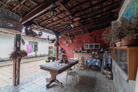 Casa à venda com 138m², 5 quartos e 2 vagasQuintal