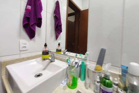 Casa à venda com 80m², 3 quartos e 2 vagas Casa à venda com 80m², 3 quartos e 2 vagasBanheiro Social