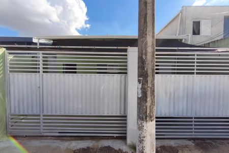 Casa à venda com 80m², 3 quartos e 2 vagas Casa à venda com 80m², 3 quartos e 2 vagasFachada