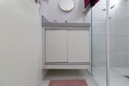 Casa à venda com 98m², 3 quartos e 2 vagasBanheiro da Suíte