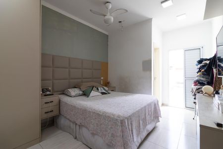 Casa à venda com 98m², 3 quartos e 2 vagasSuíte