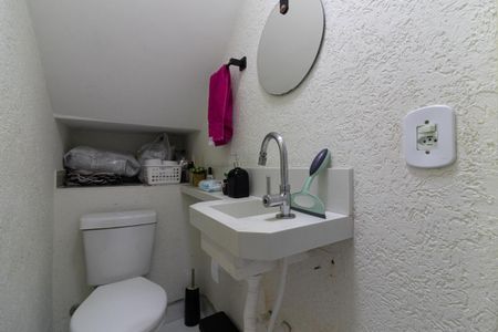 Casa à venda com 98m², 3 quartos e 2 vagasLavabo