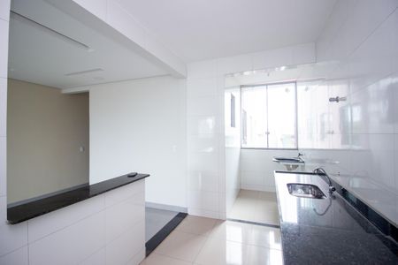 Casa para alugar com 230m², 5 quartos e 2 vagas Casa para alugar com 230m², 5 quartos e 2 vagasCozinha e Área de Serviço