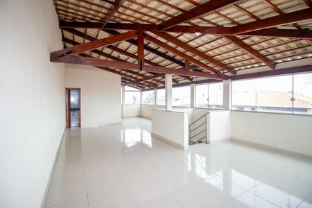 Casa para alugar com 230m², 5 quartos e 2 vagas Casa para alugar com 230m², 5 quartos e 2 vagasTerraço