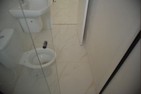 Casa à venda com 118m², 2 quartos e 2 vagasBanheiro da Suíte 2