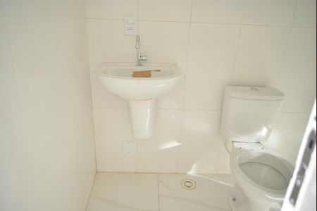 Casa à venda com 118m², 2 quartos e 2 vagasBanheiro da Suite 1