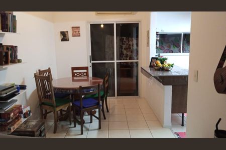 Sala de casa de condomínio para alugar com 3 quartos, 84m² em Vargem Pequena, Rio de Janeiro
