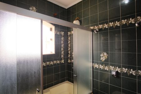 Casa à venda com 290m², 4 quartos e 4 vagasBanheiro da Suíte