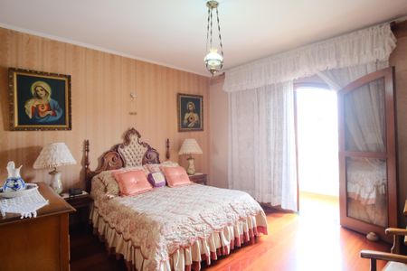 Casa à venda com 290m², 4 quartos e 4 vagasSuíte