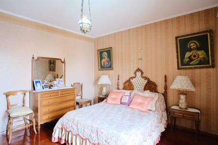 Casa à venda com 290m², 4 quartos e 4 vagasSuíte