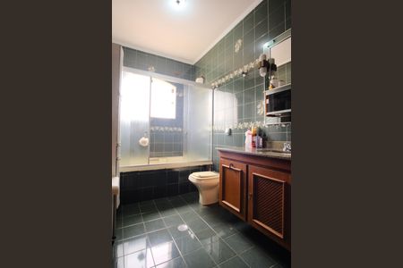 Casa à venda com 290m², 4 quartos e 4 vagasBanheiro da Suíte