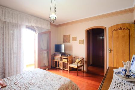 Casa à venda com 290m², 4 quartos e 4 vagasSuíte