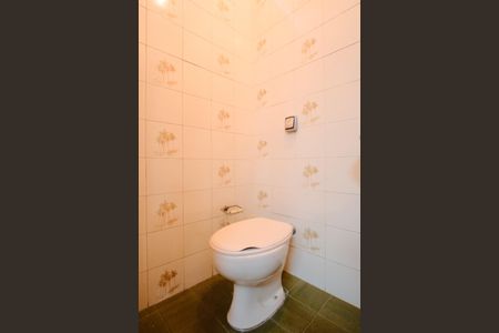 Casa à venda com 290m², 4 quartos e 4 vagasLavabo da garagem