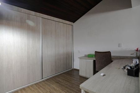 Casa para alugar com 320m², 3 quartos e 10 vagasEscritório