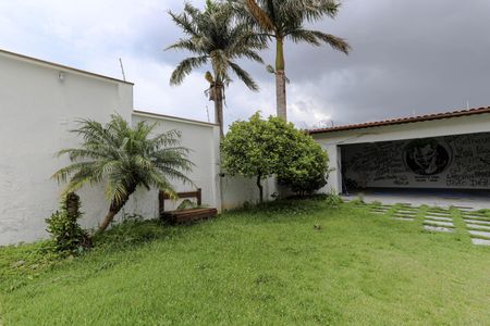 Casa para alugar com 320m², 3 quartos e 10 vagasQuintal