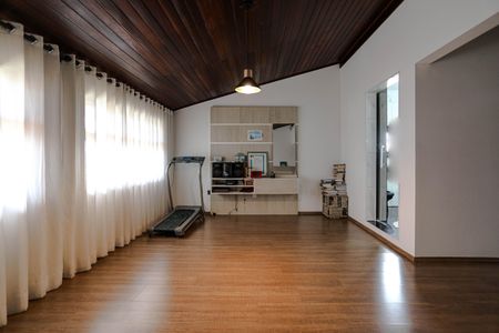 Casa para alugar com 320m², 3 quartos e 10 vagasLiving