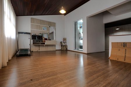 Casa para alugar com 320m², 3 quartos e 10 vagasLiving