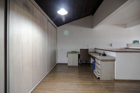 Casa para alugar com 320m², 3 quartos e 10 vagasEscritório