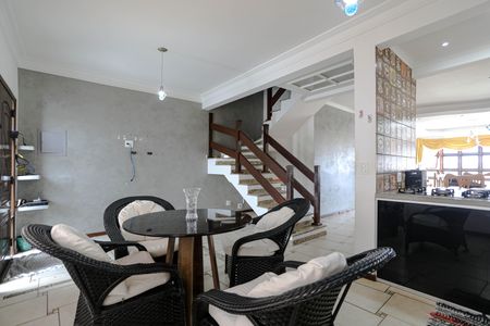 Casa para alugar com 320m², 3 quartos e 10 vagasEntrada