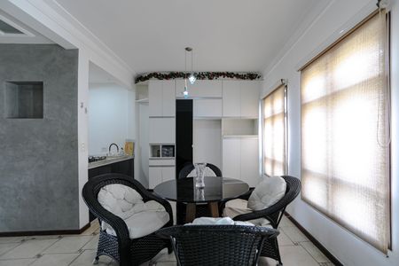 Casa para alugar com 320m², 3 quartos e 10 vagasEntrada